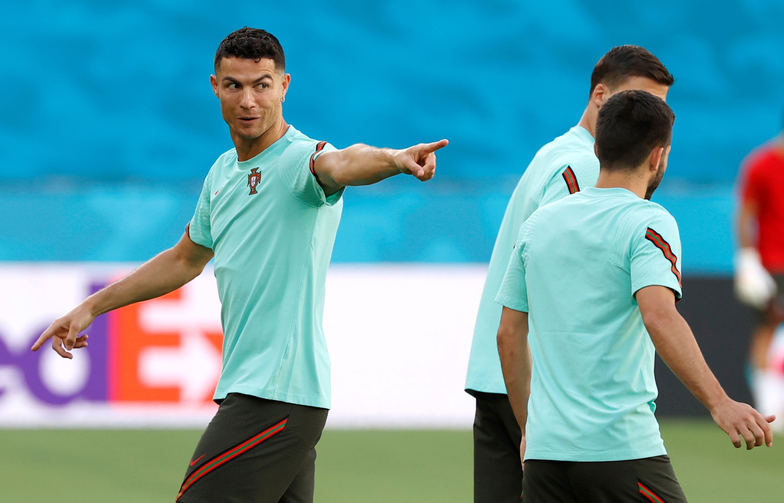 Cristiano Ronaldo en el entrenamiento previo al duelo ante Bélgica. (Foto Prensa Libre: EFE)