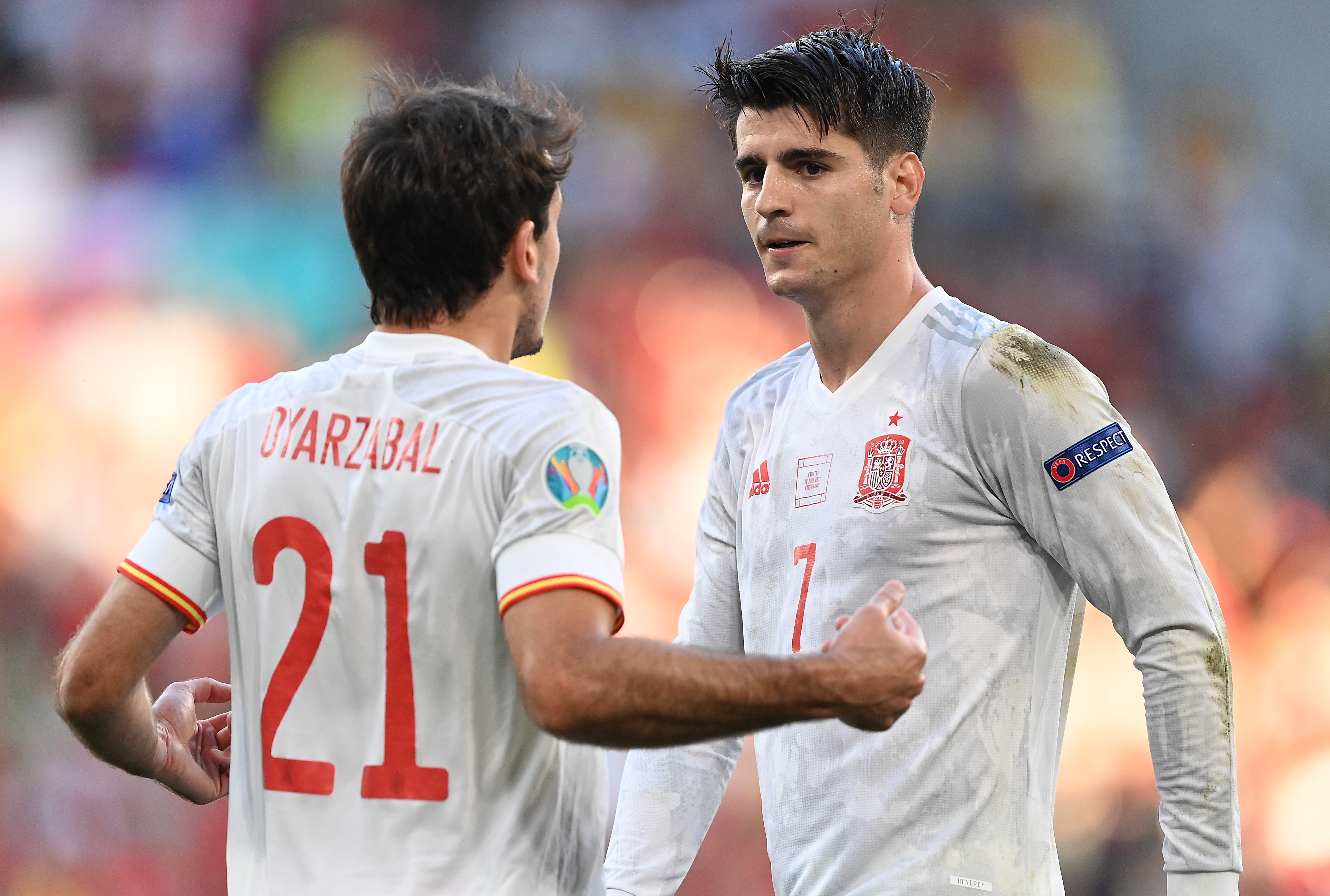 Copenhagen (Denmark), 28/06/2021.- Mikel Oyarzabal (L) of Spain and Alvaro Morata of Spain celebrate during the UEFA EURO 2020 round of 16 soccer match between Croatia and Spain in Copenhagen, Denmark, 28 June 2021. (Croacia, Dinamarca, España, Copenhague) EFE/EPA/Stuart Franklin / POOL (RESTRICTIONS: For editorial news reporting purposes only. Images must appear as still images and must not emulate match action video footage. Photographs published in online publications shall have an interval of at least 20 seconds between the posting.)