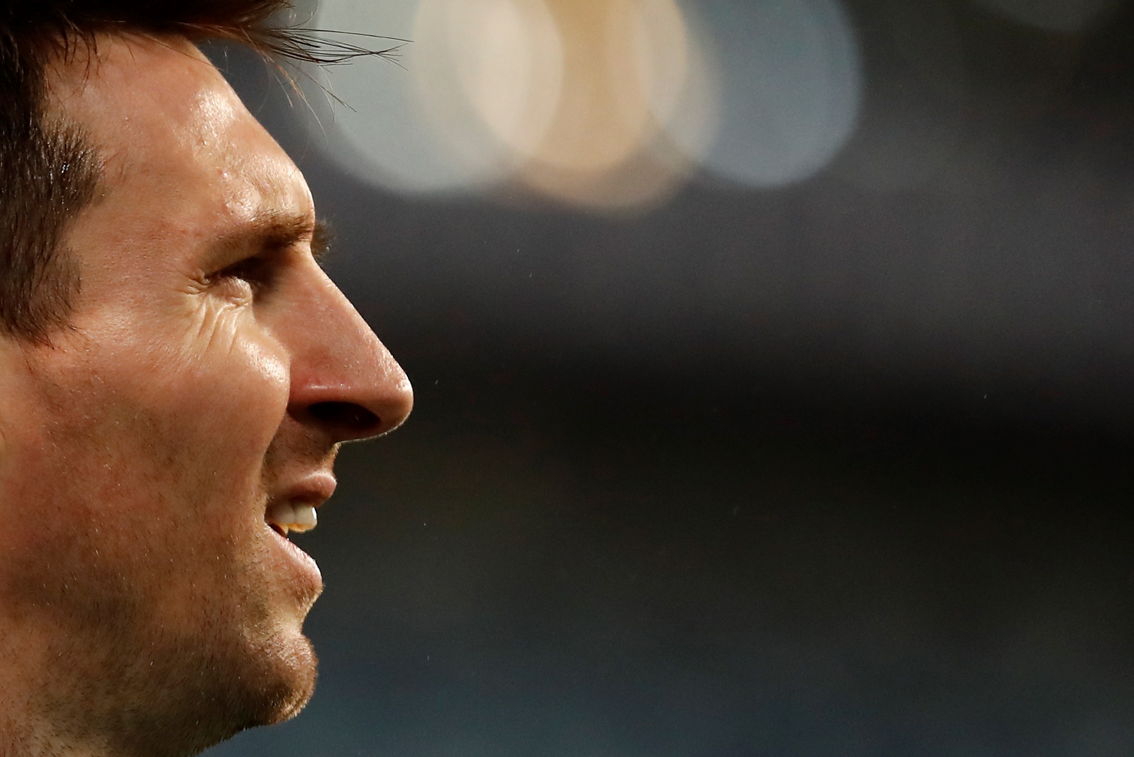 El PSG aprovecha para coquetear con Lionel Messi ahora que no tiene contrato