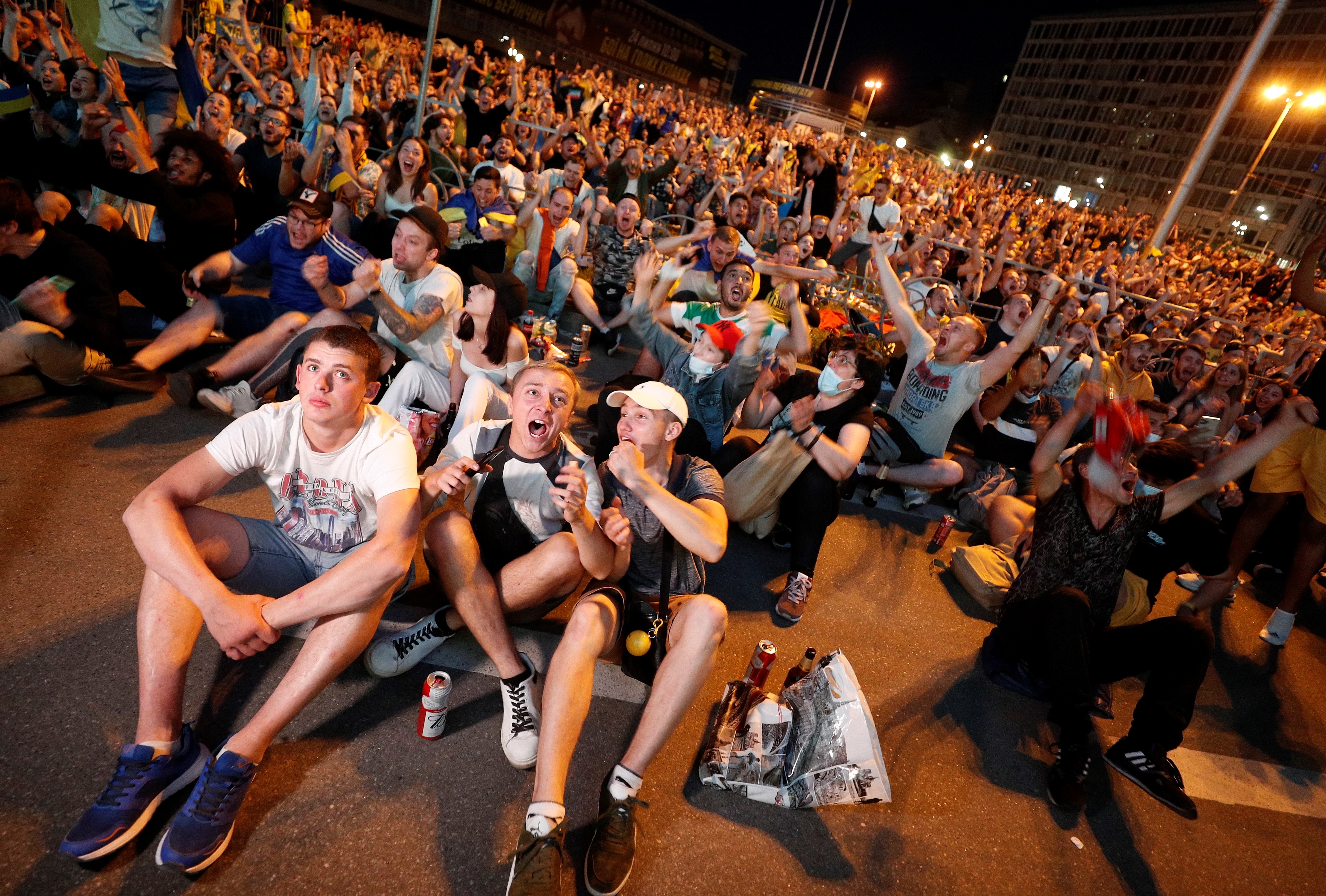 Kiev (Ukraine), 29/06/2021.- Ukrainian soccer fans cheer at the Fan Zone in downtown Kiev, Ukraine, 29 June 2021 while watching the UEFA EURO 2020 round of 16 soccer match between Ukraine and Sweden in Glasgow, Britain. Ukraine won 2-1. (Suecia, Ucrania, Reino Unido) EFE/EPA/SERGEY DOLZHENKO