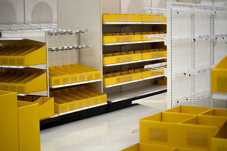 Los estantes vacíos de una tienda Target en Dallas el 25 de junio de 2020 ponen de manifiesto cómo todo tipo de empresas no estaban preparadas para una crisis. (Foto Prensa Libre: Nitashia Johnson/The New York Times)