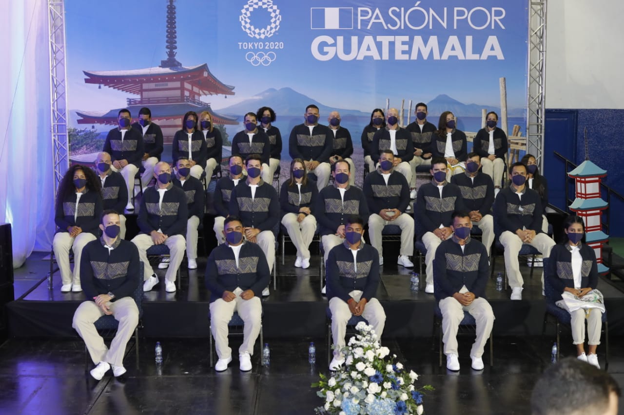 Esta es parte de la delegación de atletas olímpicos guatemaltecos que participarán en Tokio 2020. Foto Prensa Libre: Esbin García.