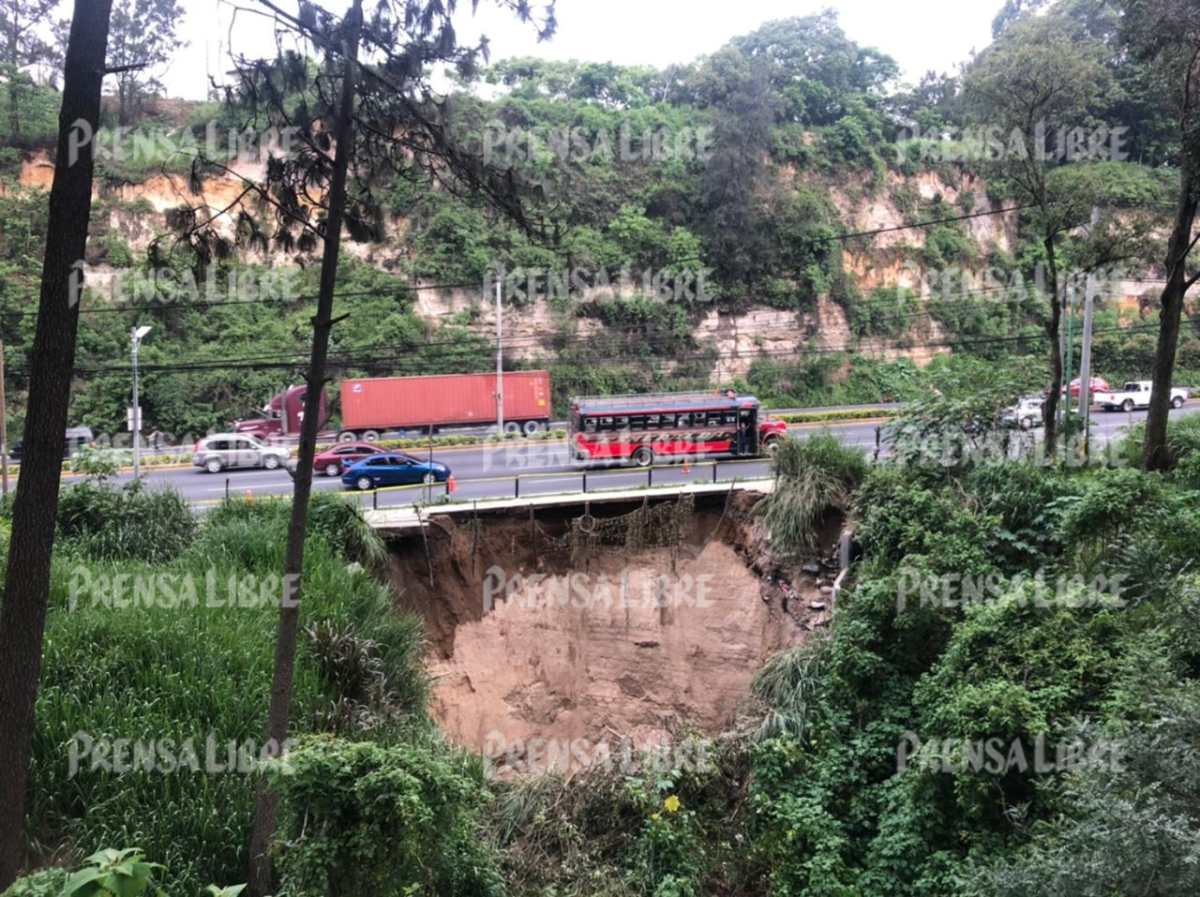 Socavón afecta a ruta de Villa Nueva en la que transitan unos 95 mil vehículos diarios