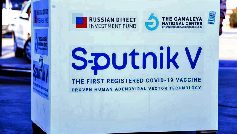 El Ministerio de Salud espera para la próxima semana un nuevo lote de vacunas Sputnik. (Foto Prensa Libre: AFP)