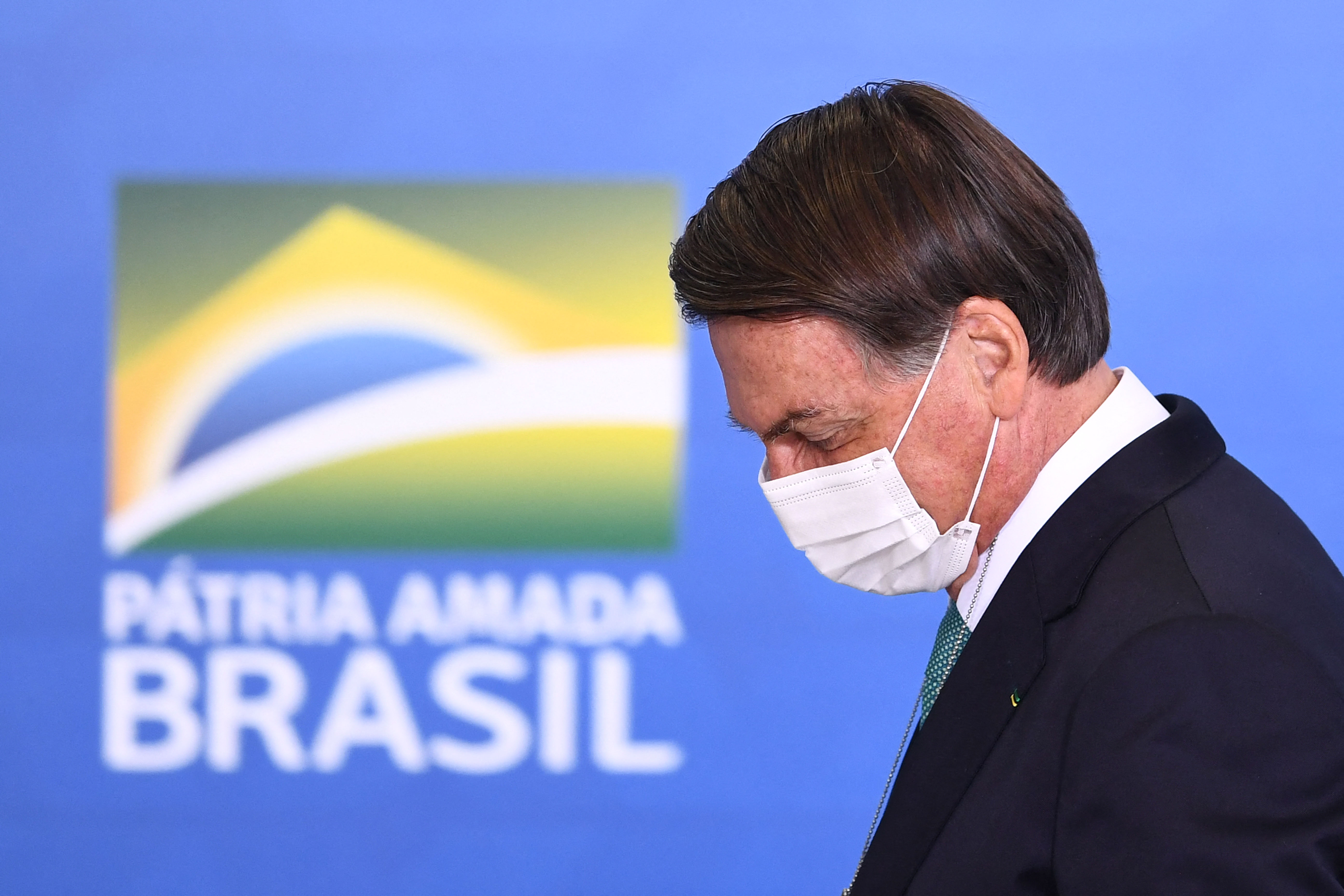 El presidente de Brasil, Jair Bolsonaro, apoya que la Copa America 2021 se lleve a cabo en su país. Foto Prensa Libre: AFP.
