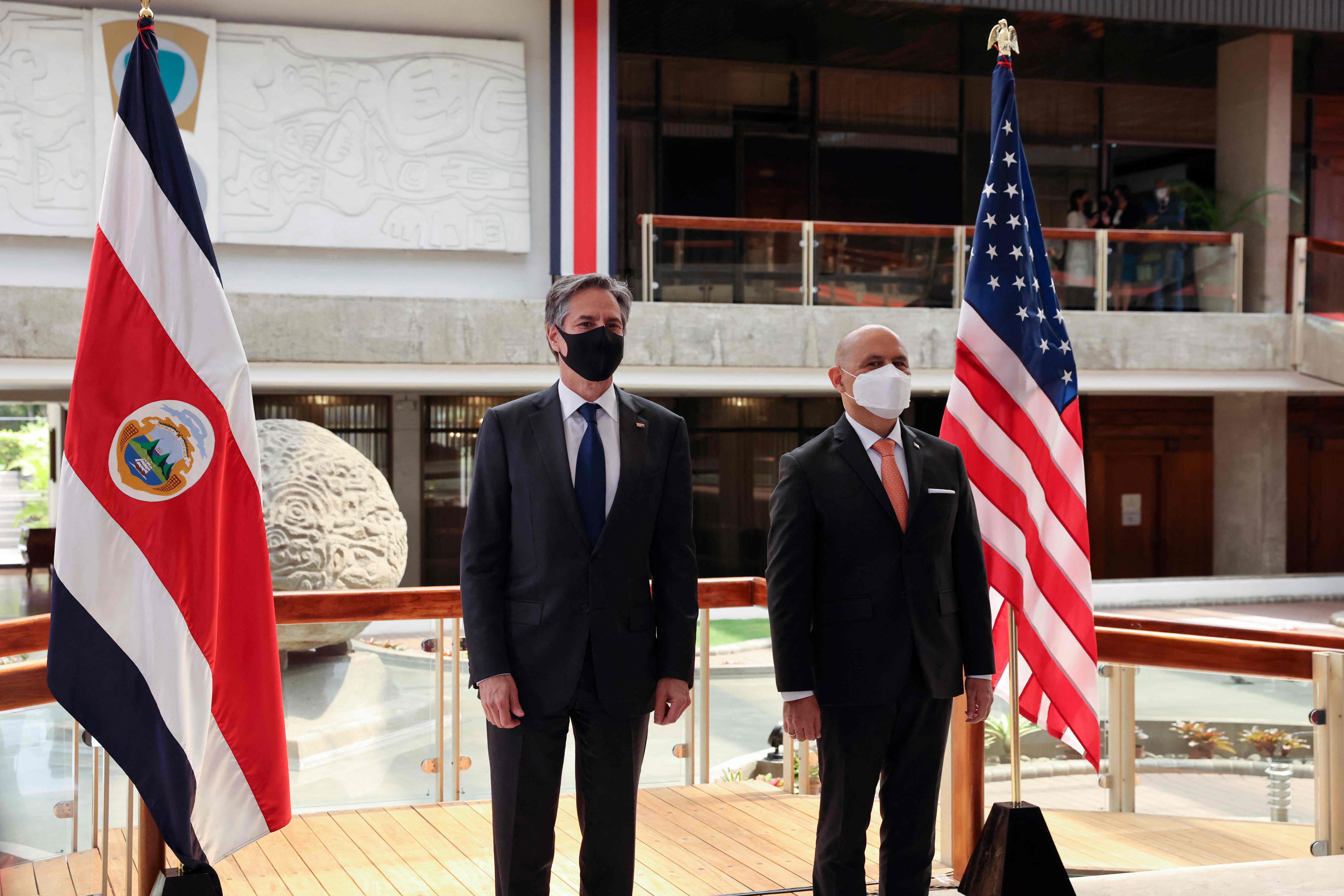 El secretario de Estado de Estados Unidos, Antony Blinken, izquierda, en reunión con el canciller de Costa Rica, Rodolfo Solano. (Foto Prensa Libre: AFP)