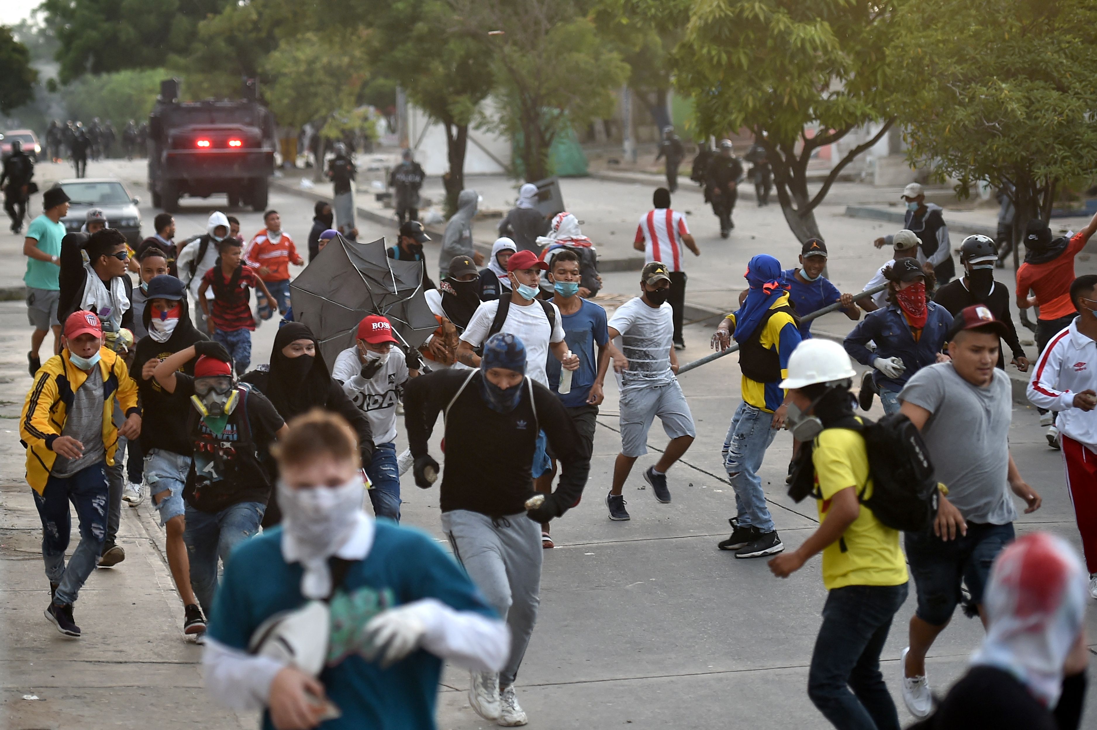 Las autoridades de Colombia reportan protestas de manifestantes afuera del Estadio Metropolitano de  Barranquilla mientras juega el cuadro local contra Argentina por las eliminatorias sudamericanas. Foto Prensa Libre: AFP.