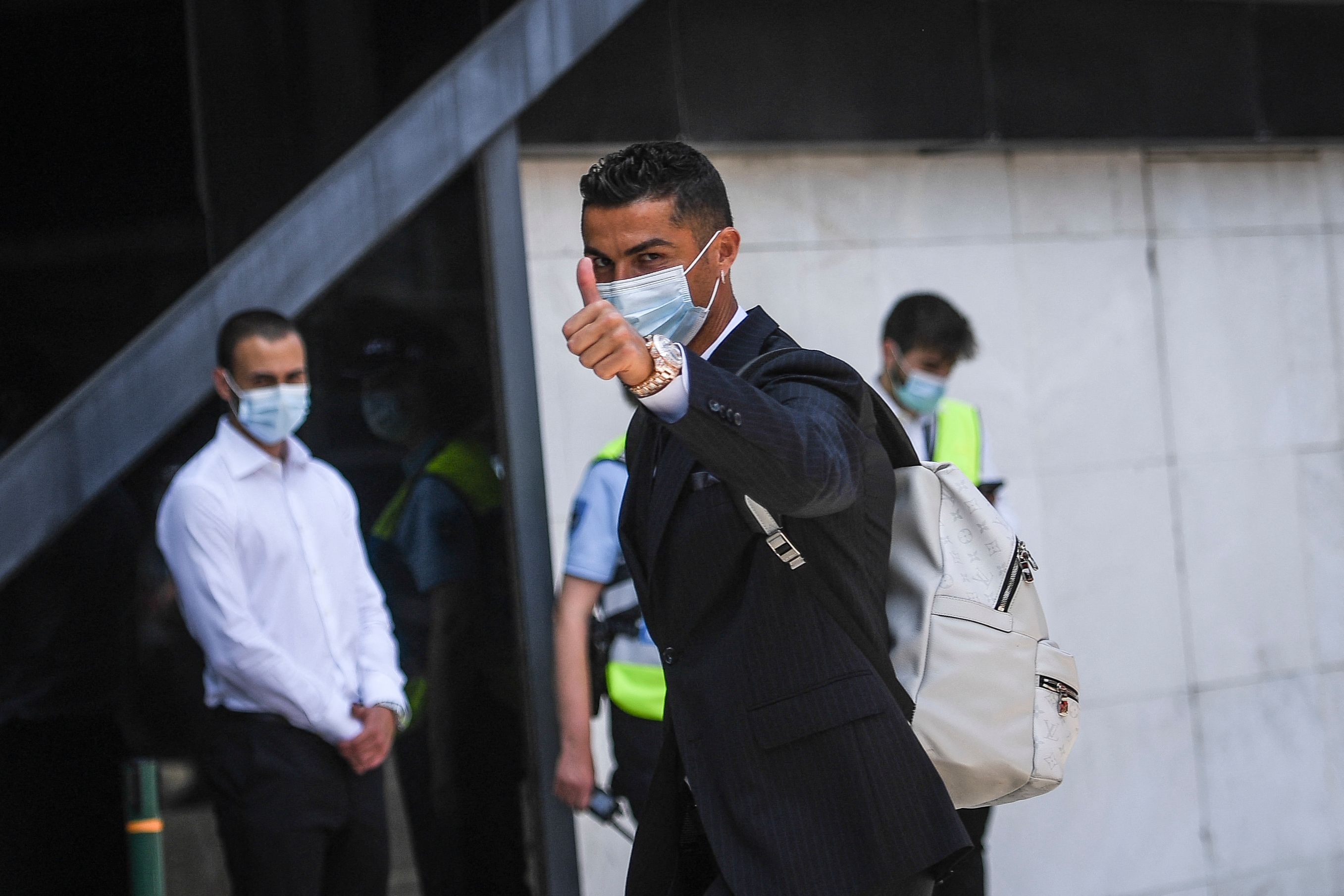 Cristiano Ronaldo arriba a Lisboa para integrarse a la Selección de Portugal que solventará la Copa América. (Foto Prensa Libre: AFP).