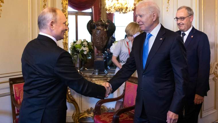 US President Joe Biden (C) shakes hands with Russian President Vladimir Putin (L) prior to the US-Russia summit at the Villa La Grange, in Geneva on June 16, 2021. (Photo by PETER KLAUNZER / POOL / AFP)