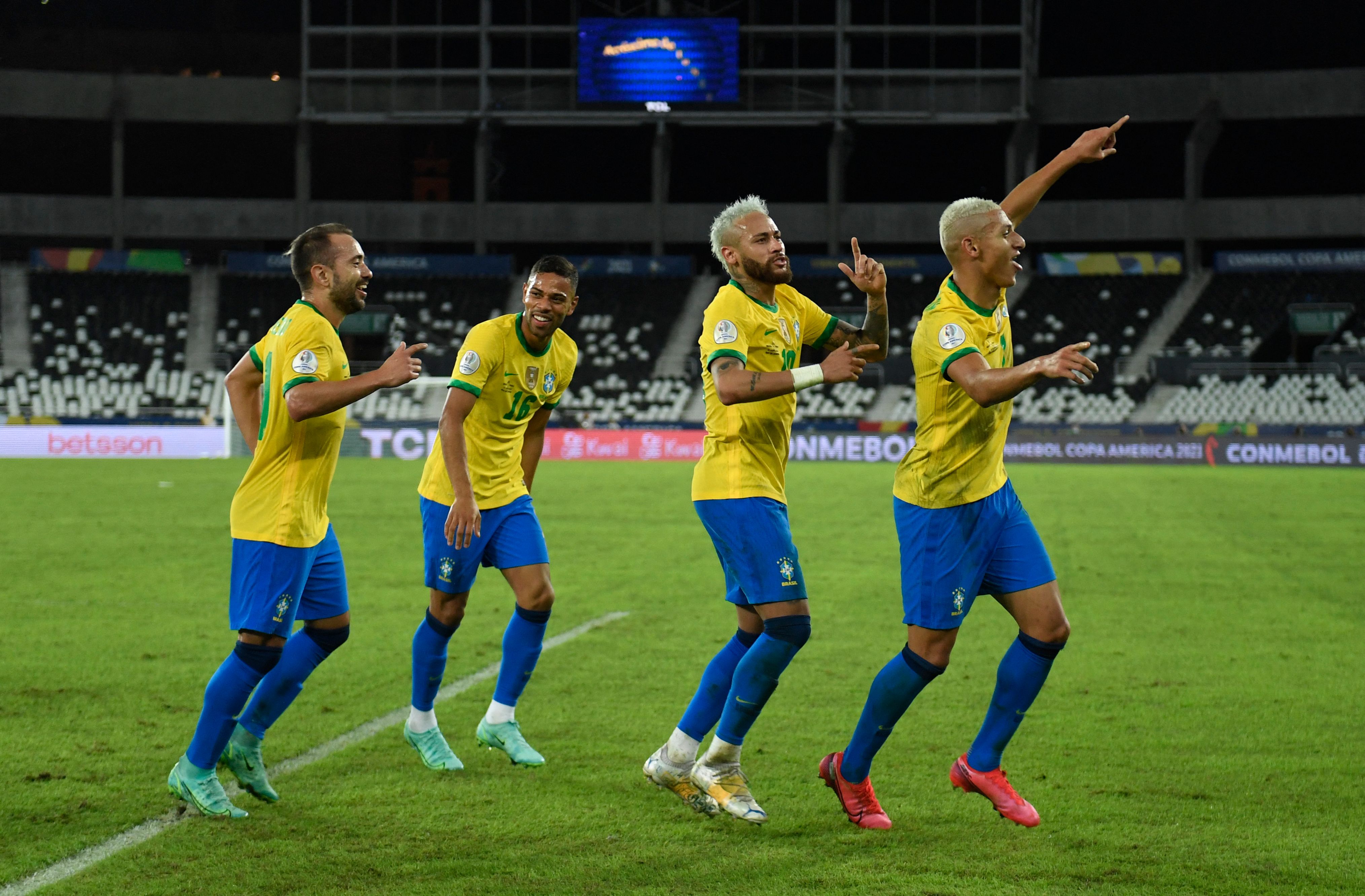 La Selección de Brasil ha tenido una gran actuación en la Copa América, ha ganado con superioridad sus primeros dos partidos. (Foto Prensa Libre: EFE).