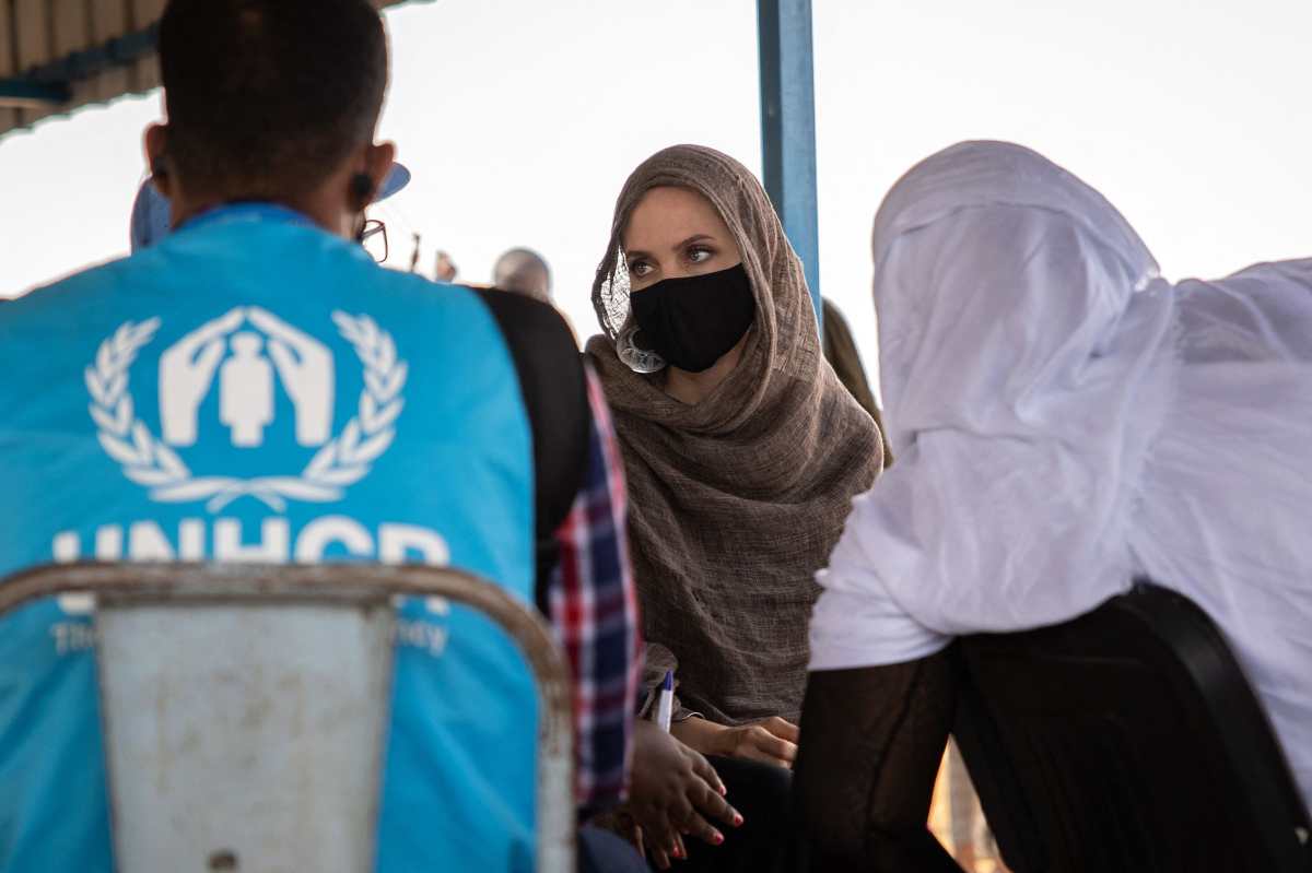 La actriz Angelina Jolie apoya a los refugiados malíes en Burkina Faso