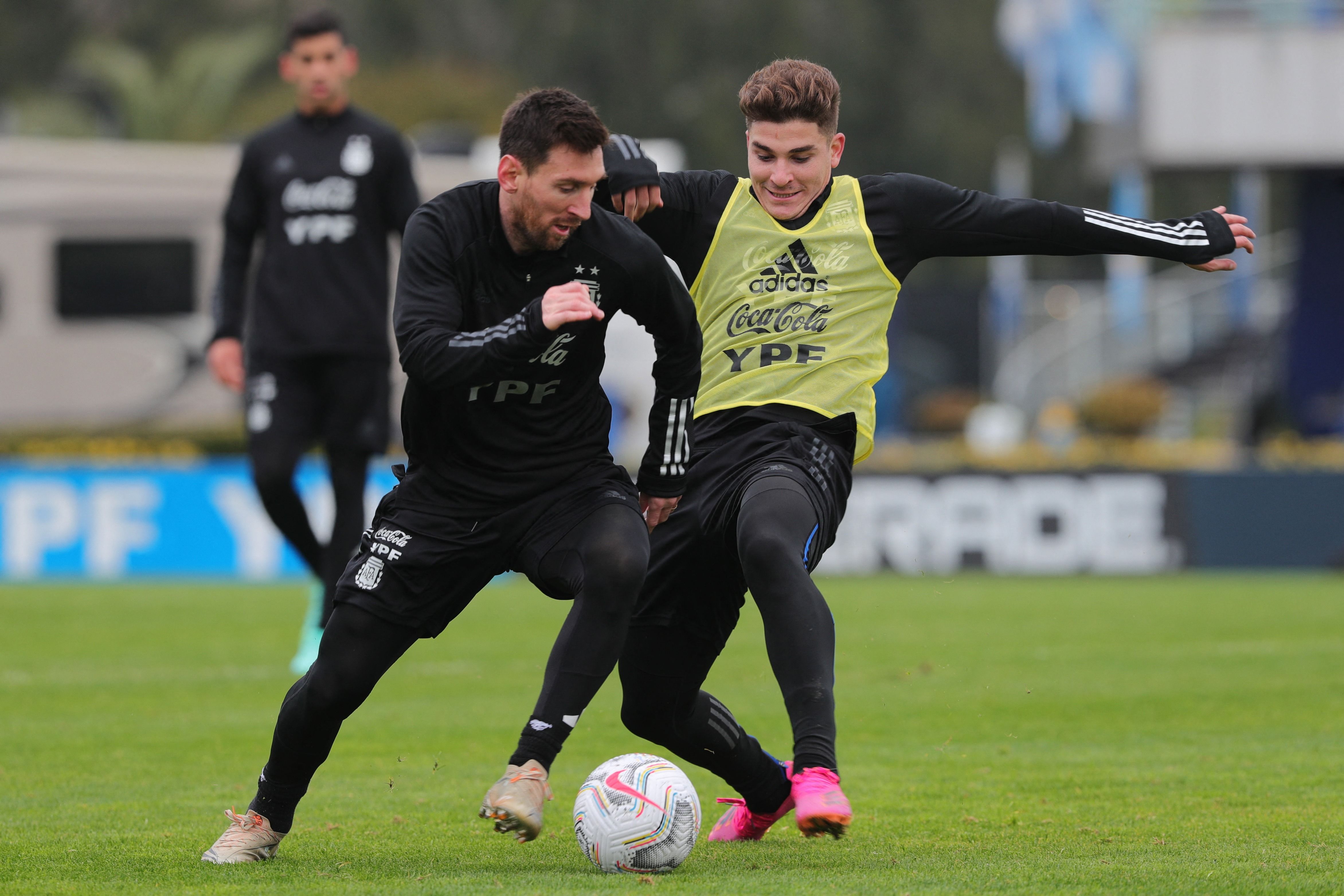 Handout photo released by the Argentinian Football Association (AFA) media of Argentina's forwards Lionel Messi (L) and Julian Alvarez during a training session in Ezeiza, Buenos Aires province, Argentina on June 24, 2021, ahead of the Copa America 2021 group stage football match against Bolivia, to be held in Cuiaba, Brazil on June 28. - Messi is celebrating his 34th birthday for the 10th time with Argentina's natioal football team during an international tournament. (Photo by Tato PAGANO / Argentinian Football Association / AFP) / RESTRICTED TO EDITORIAL USE - MANDATORY CREDIT AFP PHOTO / ARGENTINIAN FOOTBALL ASSOCIATION / TATO PAGANO - NO MARKETING NO ADVERTISING CAMPAIGNS -DISTRIBUTED AS A SERVICE TO CLIENTS