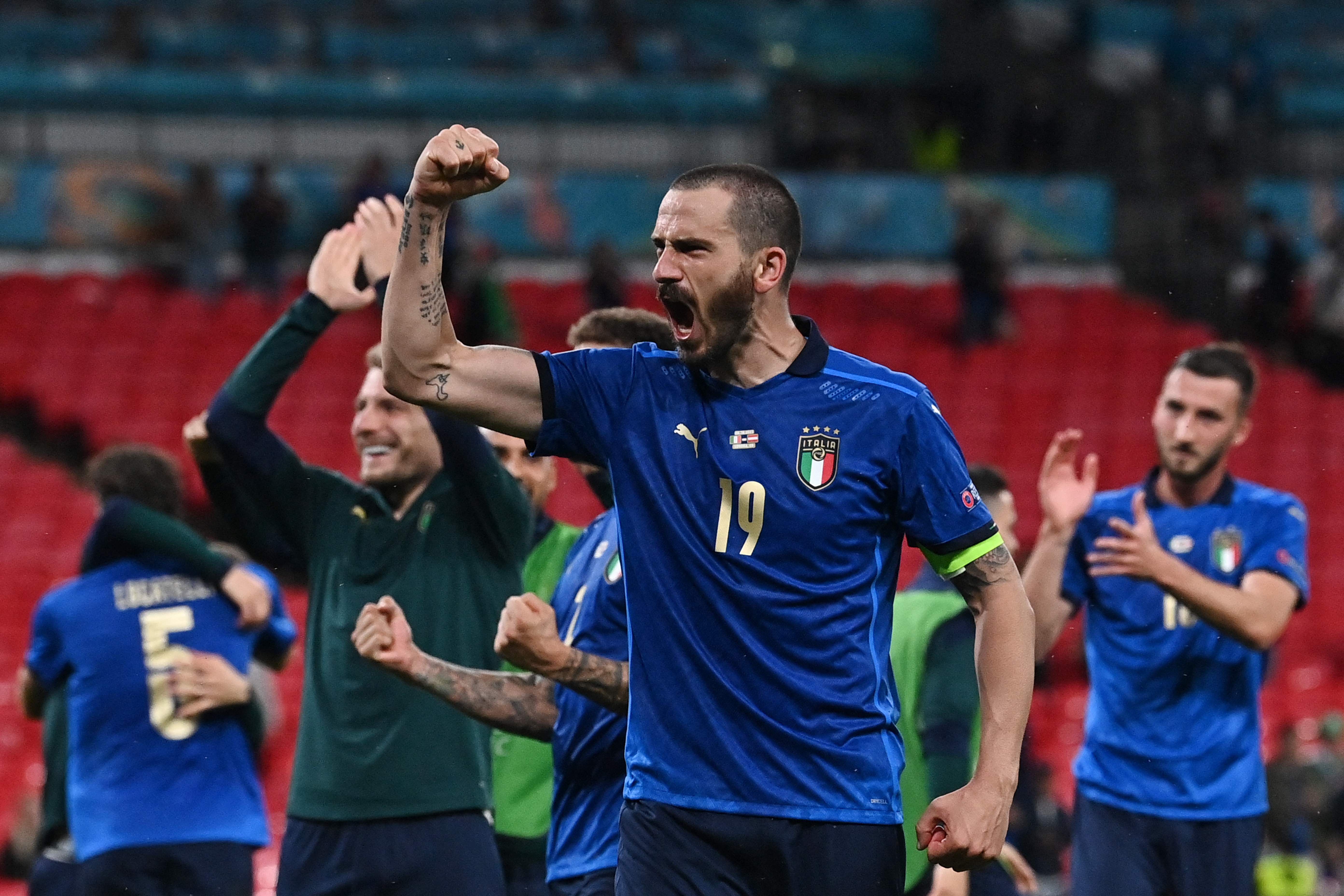 Italy's defender Leonardo Bonucci (C) and teammates celebrate their win after extra-time in the UEFA EURO 2020 round of 16 football match between Italy and Austria at Wembley Stadium in London on June 26, 2021. (Photo by Ben STANSALL / POOL / AFP)