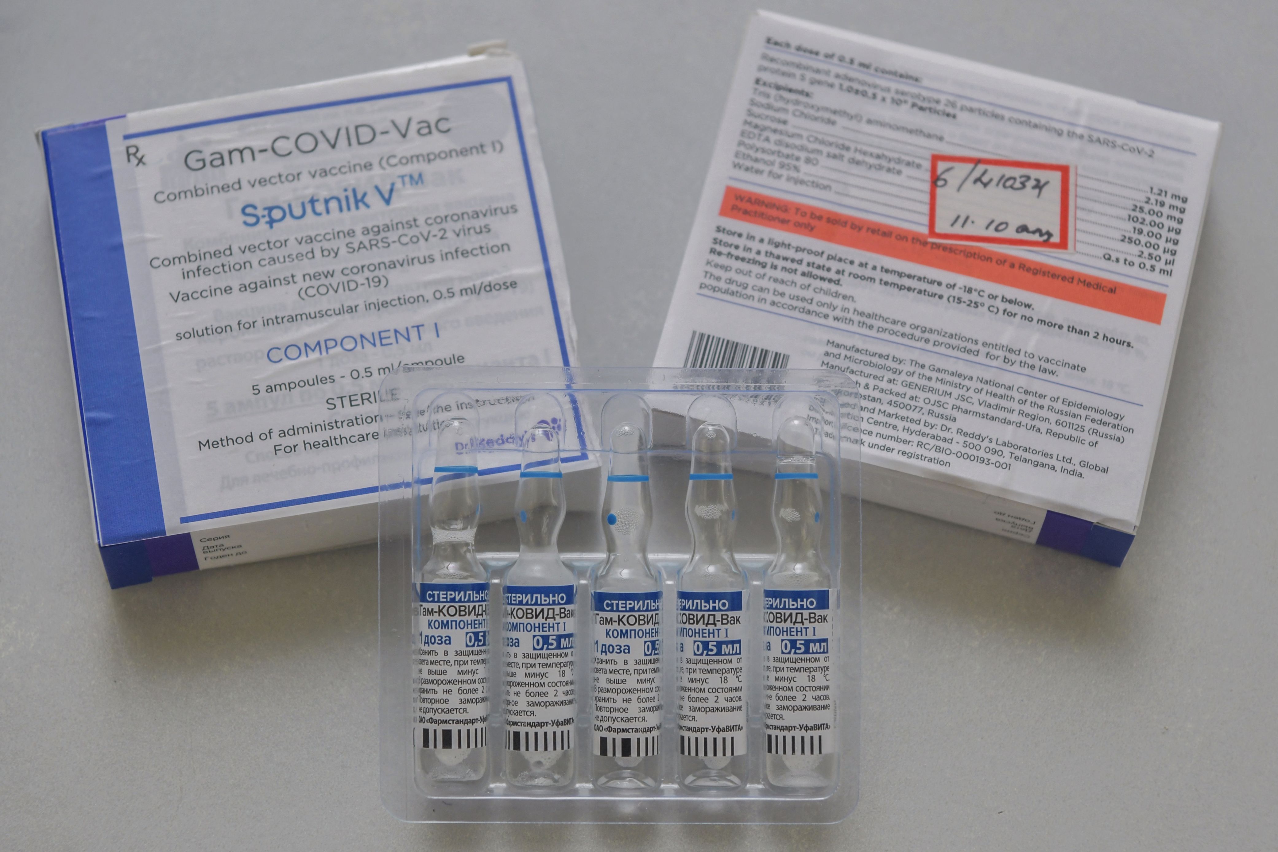 Vacunas Sputnik V contra el Covid-19 coronavirus. (Foto Prensa Libre: AFP)