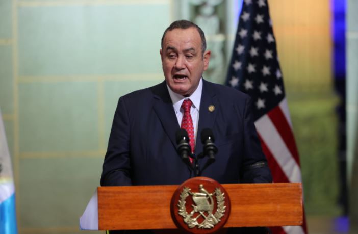 Giammattei habla respecto del tema de la corrupción luego de reunión con Kamala Harris. (Foto Prensa Libre: Érick Ávila) 