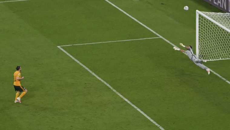 Gareth Bale erró un penal en el partido ante Turquía. Al jugador galés le cometieron una falta y él mismo fue al cobro. Foto Prensa Libre: Captura de pantalla.