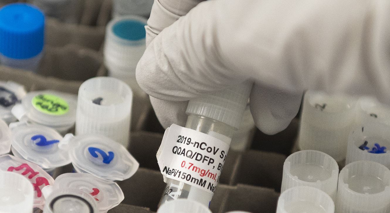 El mundo avanza en la vacunación contra el covid-19. (Foto Prensa Libre: AFP)