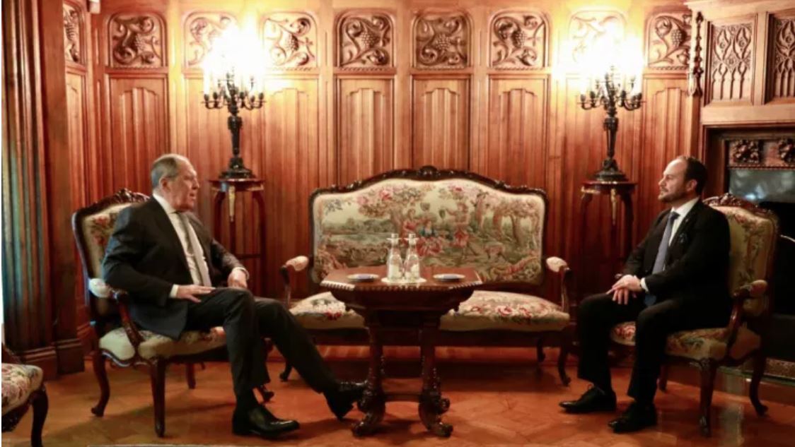 Los cancilleres de Rusia, Serguéi Lavrov, y de Guatemala, Pedro Brolo Vila, hablaron sobre la vacuna Sputnik V, pero no se concretaron fechas de entrega. (Foto Prensa Libre: @MinexGt) 