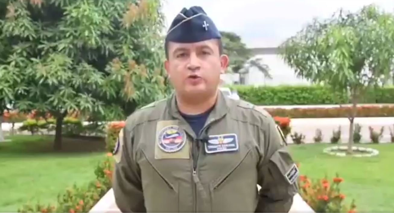 El teniente coronel Carlos Pérez dijo que están capacitados para enfrentar cualquier ataque. (Foto Prensa Libre: Ministerio de Defensa de Colombia)