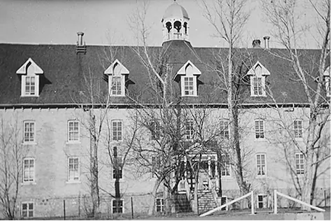 Foto: imagen de archivo del internado de Marieval donde se han hallado cientos de tumbas, publicada en St. Boniface Historical Society Archives.