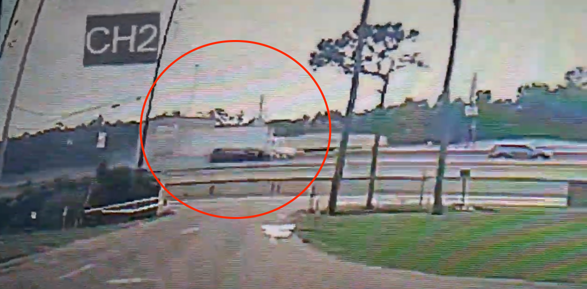 El accidente quedó grabado. (Foto captura de pantalla Youtube/
12NewsNow). 

