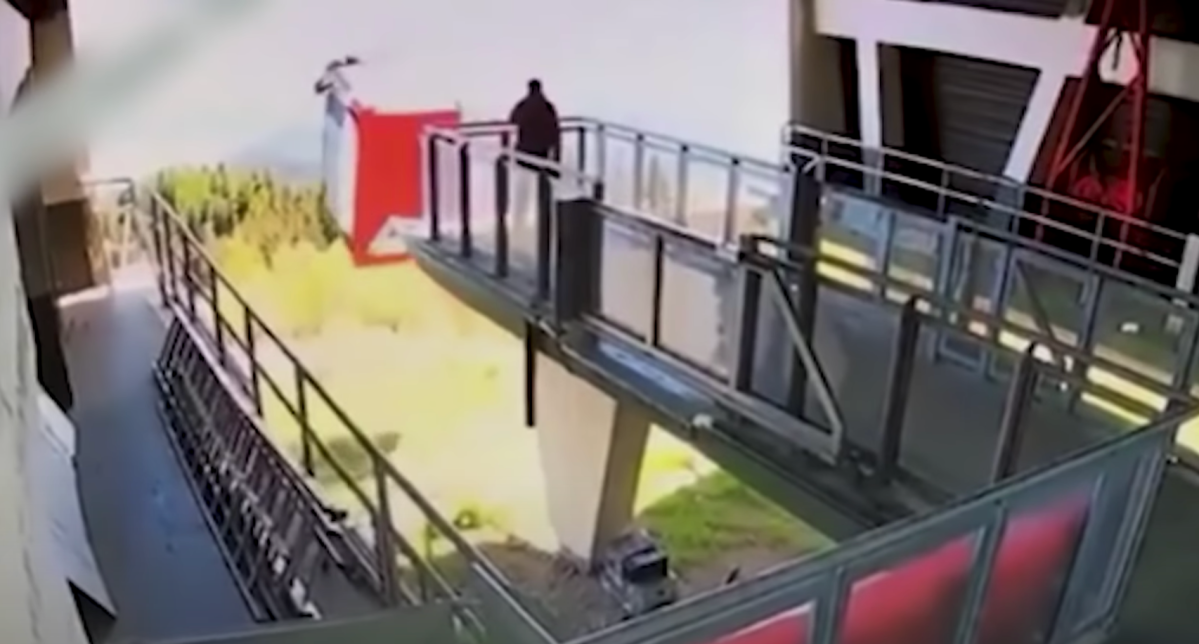 Video: Revelan grabaciones del momento exacto en que cabina de teleférico cae al vacío
