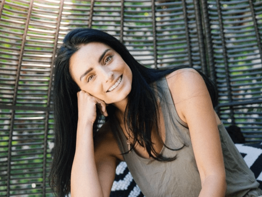 La hija mayor de Eugenio Derbez sufre de una enfermedad que genera más sudoración de lo habitual. (Foto: @aislinnderbez/Instagram)