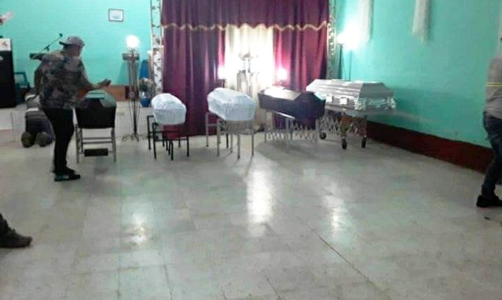 Los cuerpos de cinco integrantes de una familia, víctima de una matanza, son velados en Concepción las Minas, Chiquimula. (Foto Prensa Libre: Wilder López)