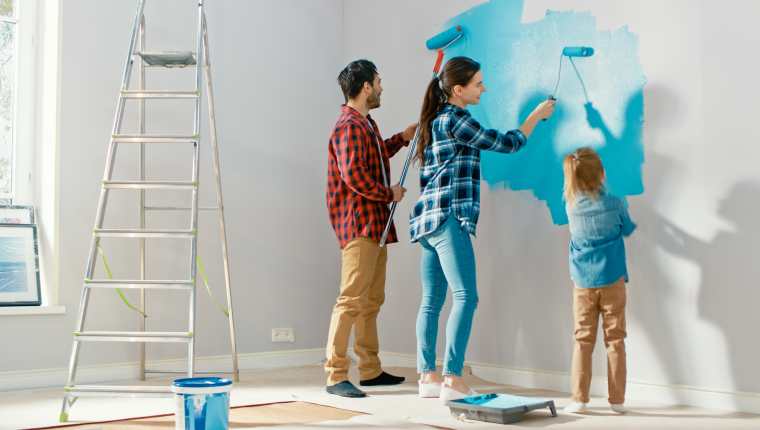 Pintar el hogar puede ser una actividad en familia, sobre todo cuando se elige la decoración en conjunto. (Foto Prensa Libre: Shutterstock). 