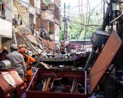 Las impresionantes imágenes del desplome de un edificio de cuatro pisos en Brasil, donde murieron varias personas