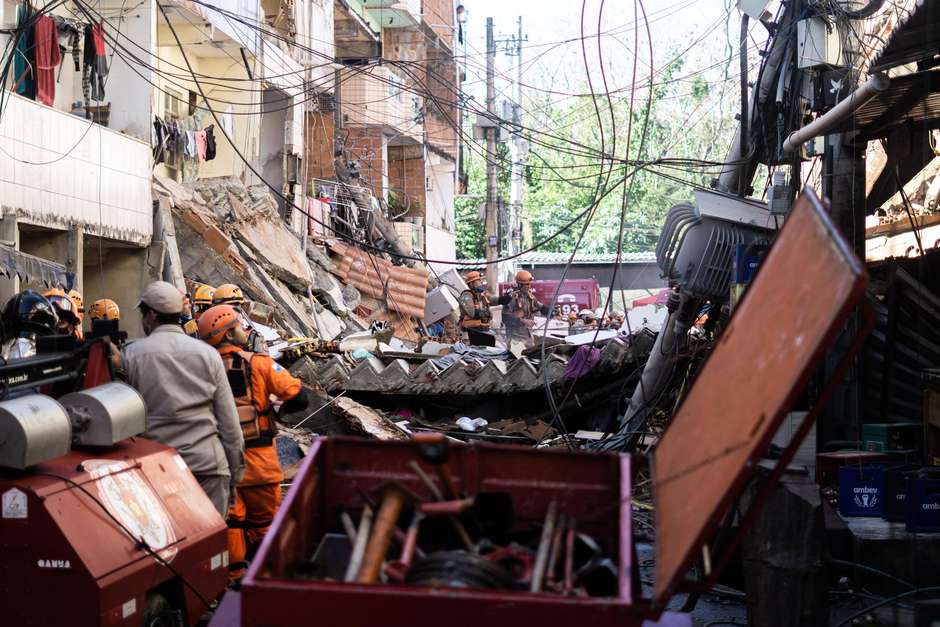 Las impresionantes imágenes del desplome de un edificio de cuatro pisos en Brasil, donde murieron varias personas