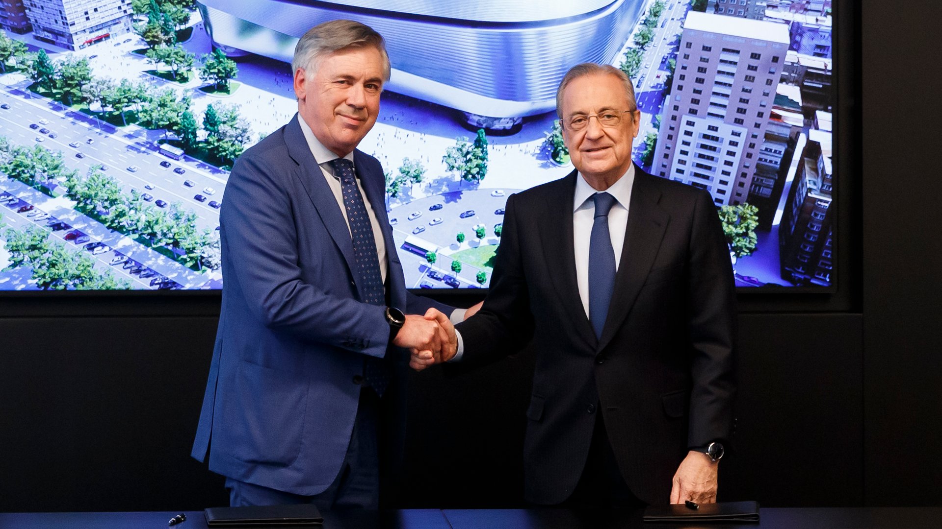 Carlo Ancelotti junto a Florentino Pérez. (Foto Prensa Libre: Real Madrid)