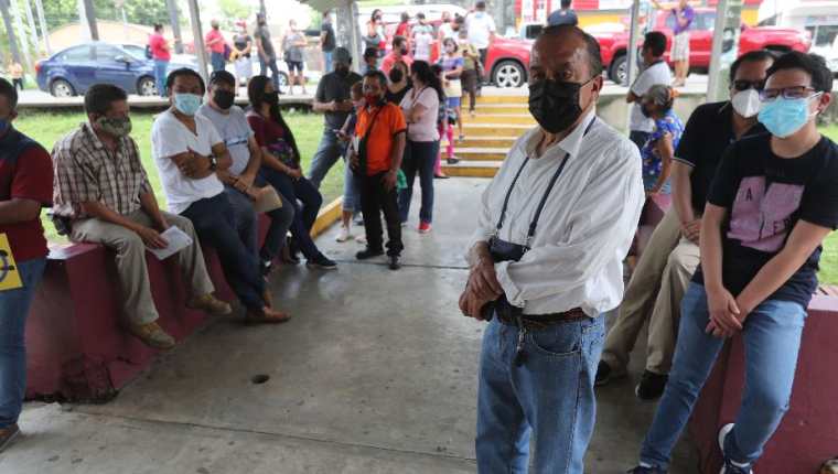 Guatemaltecos llegan a Tapachula para ser vacunados contra el covid-19. (Foto Prensa Libre: Erick Ávila) 