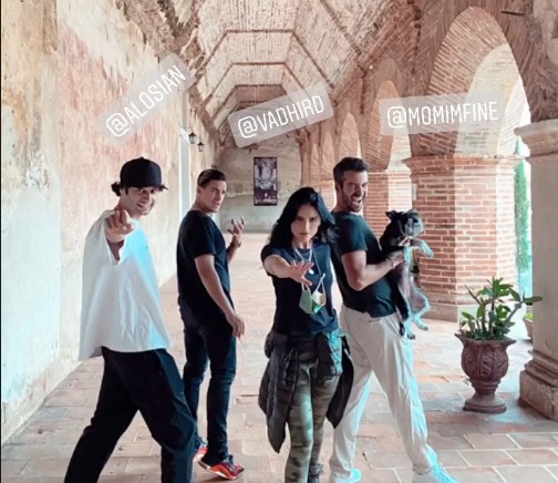 “Nos deseamos suerte”: Mimo Tamagochy aprovecha para fotografiarse con los hermanos Derbez en Antigua Guatemala