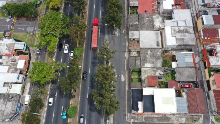 Área del Anillo Periférico donde se registra el hundimiento, en la zona 7 y colonia Centroamérica. (Foto Prensa Libre: Hemeroteca PL)