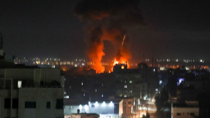 Fuentes del ejército israelí dijeron que bombardearon objetivos del grupo militante Hamás en Gaza. GETTY IMAGES