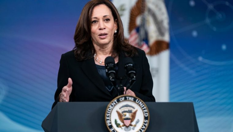 La vicepresidente Kamala Harris viajará el domingo a Guatemala y se reunirá el lunes con el presidente Alejandro Giammattei. (Foto: EFE)