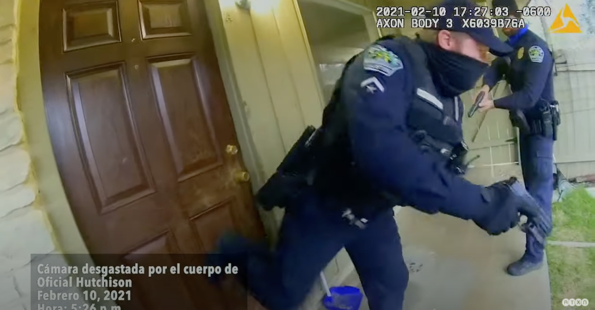 Video: dramático momento en el que un hombre usó a un niño como escudo al enfrentarse a tiros con la policía