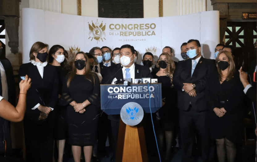 El presidente del Congreso, Allan Rodríguez, encabezó la presentación de dicha iniciativa de ley, cuenta con el respaldo de diputados de nueve bloques legislativos.  (Foto Prensa Libre: Congreso de la República)