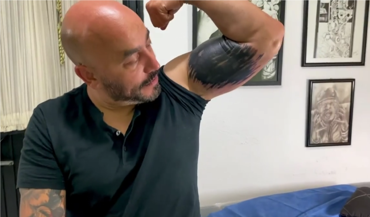 Tendencia: Lupillo Rivera se borra el tatuaje de Belinda y las redes estallan