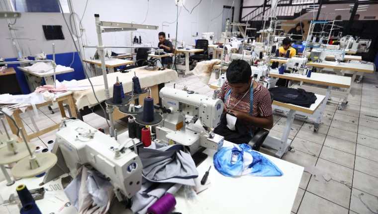 El sector de vestuario y textiles cerrará las exportaciones con más de US$2 mil millones en divisas en 2021. (Foto Prensa Libre: Hemeroteca)  