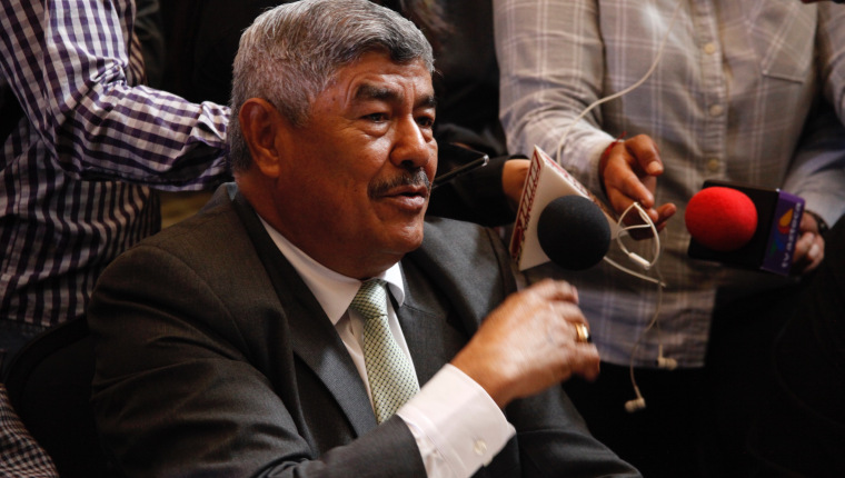 El diputado de la UNE, electo por el distrito de Escuintla, Carlos Mencos, continuará con derecho de antejuicio. (Foto HemerotecaPL)