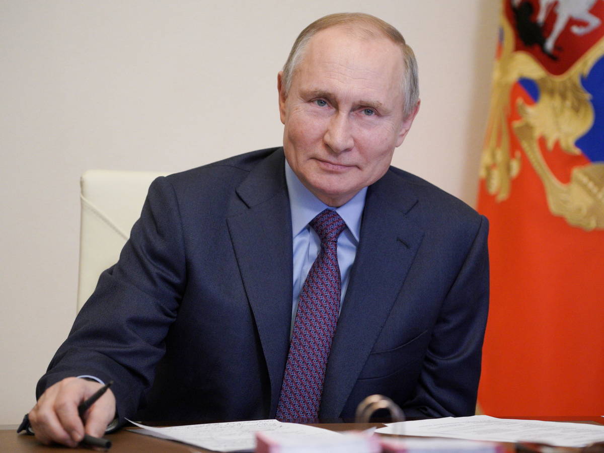 El presidente Vladimir Putin indicó que Rusia tiene la capacidad para producir las vacunas necesarias para atender la demanda requerida. (Foto Prensa Libre: EFE)