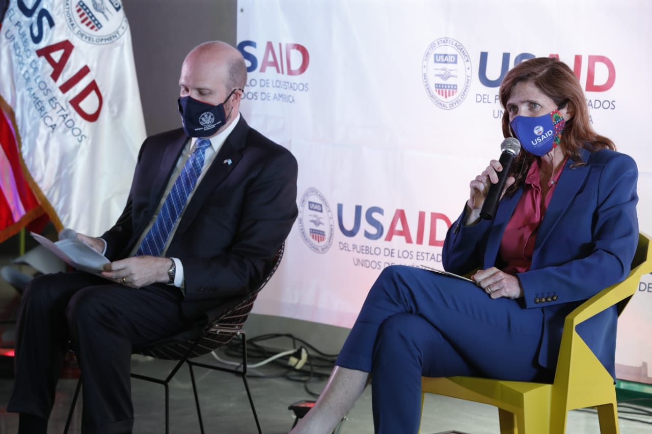 Samantha Power, jefa de USAID durante la presentación del programa para emprendedores en el Campus Tec. La acompañó el embajador de EE. UU. en Guatemala, William Popp. (Foto Prensa Libre: Esbin García)