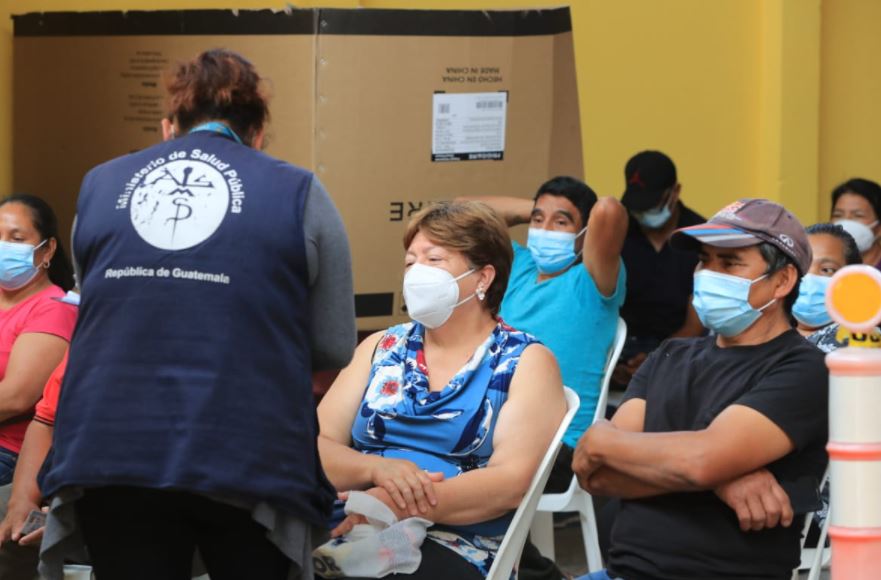 Guatemala continúa con la inmunización de la población ante el covid-19. (Foto Prensa Libre: Byron García)