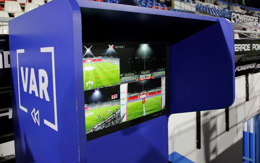 El VAR se utilizará por primera vez en la Eurocopa. (Foto Prensa Libre: EFE)