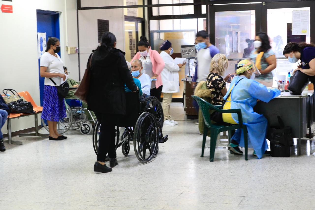 La falta de insumos médicos imposibilita la atención adecuada a los pacientes. (Foto Prensa Libre: Hemeroteca PL)