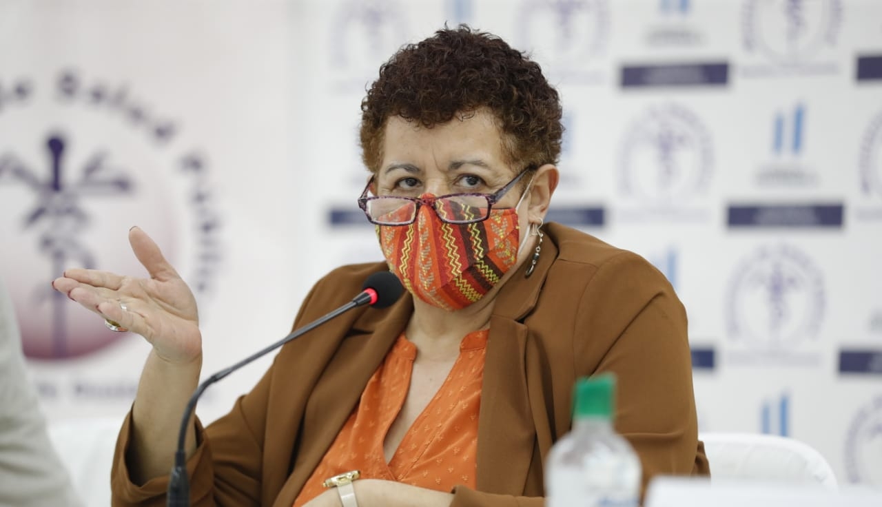 Ministra de Salud Amelia Flores responsabiliza a la población del repunte de casos, que suman 271 mil 990