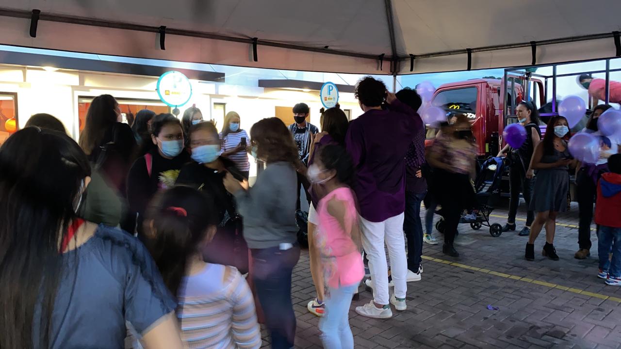 Seguidoras de BTS en McDonald´s Cayalá