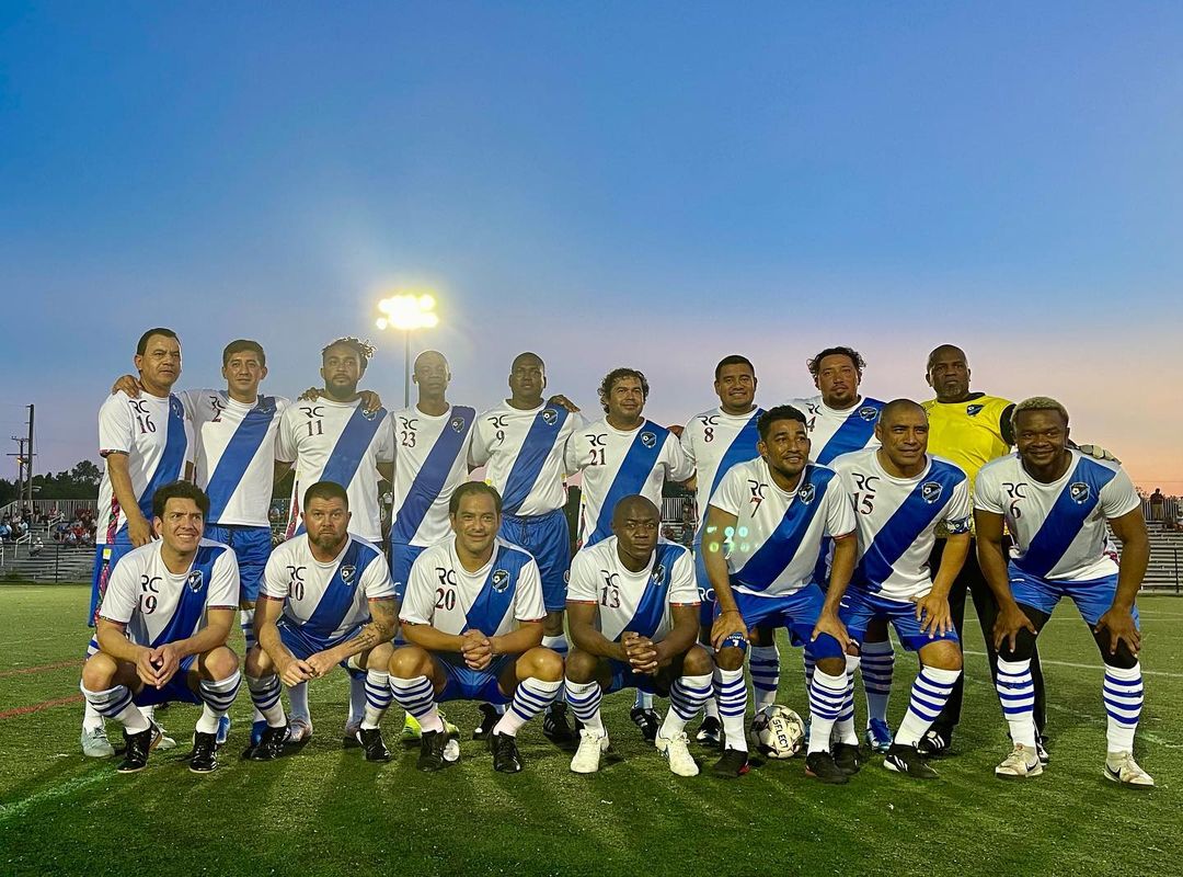 Las leyendas de la Selección de Guatemala antes de medirse a un combinado de Nashville, Tennessee. (Foto Prensa Libre: Instagram)